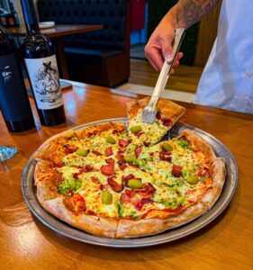 Irmãos do Ceará vendem 50 mil pizzas por mês na Zona Sul de SP